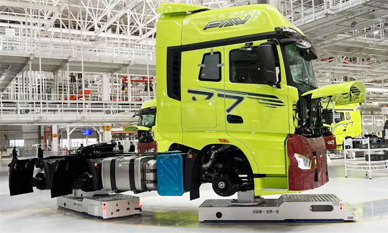 The Smart Manufacturing Prowess of SIASUN Heavy Payload Mobile Robots（images 4）