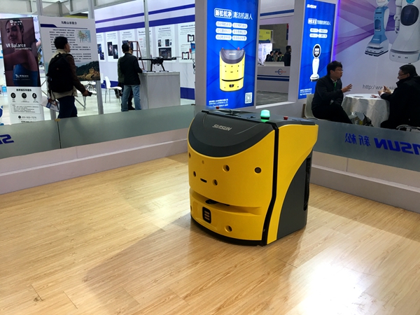 杏盛娱乐松净清洁机器人