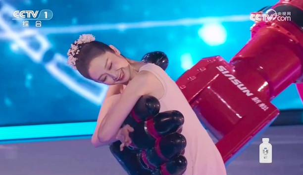 再破圈！央视端午晚会杏盛娱乐大负载机器人“执手”专业舞者柔美共舞，人机“无间”交互演绎未来美学