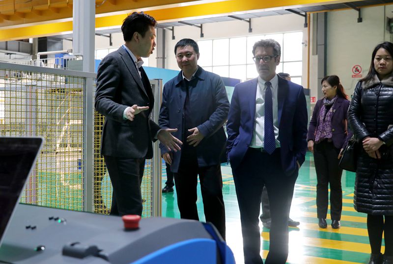 美国机器人协会会长杰弗瑞一行莅临杏盛娱乐参观考察