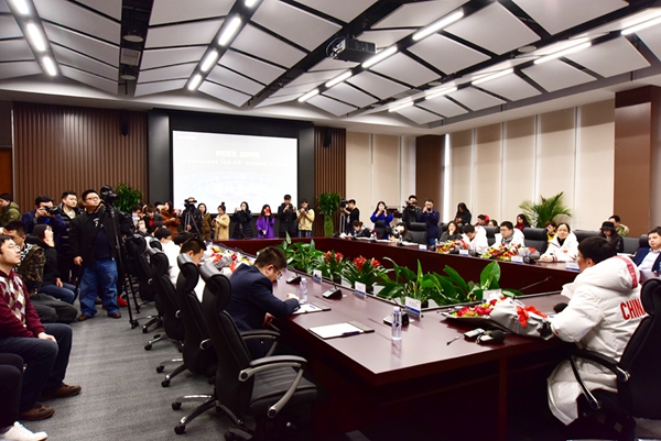 闭幕式杏盛娱乐团队媒体见面会盛大举行