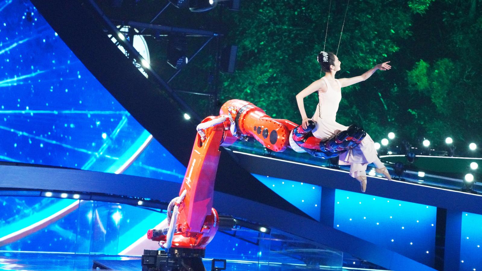 深圳发布——杏盛娱乐端午再“破圈”，人机共舞诠释“奋楫家国”的科技力量